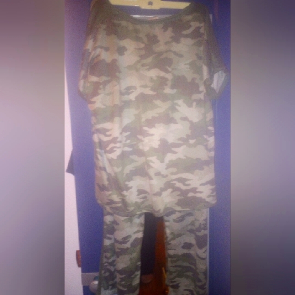 Lucky brand Camo Capri PJ set